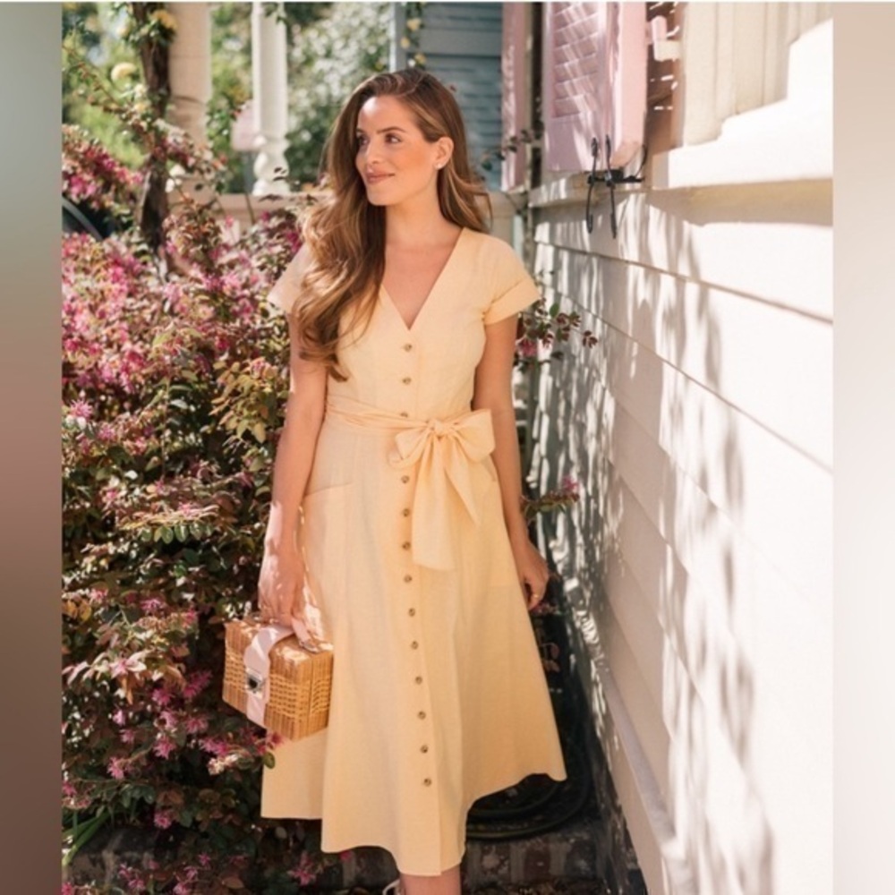 NWT Gal Meets Glam Yellow Spring linen
Vanessa Dress